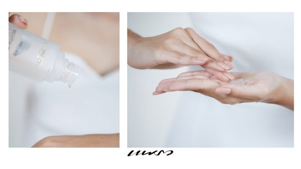 หยดผลิตภัณฑ์ลงบนฝ่ามือและวอร์มเบา ๆ